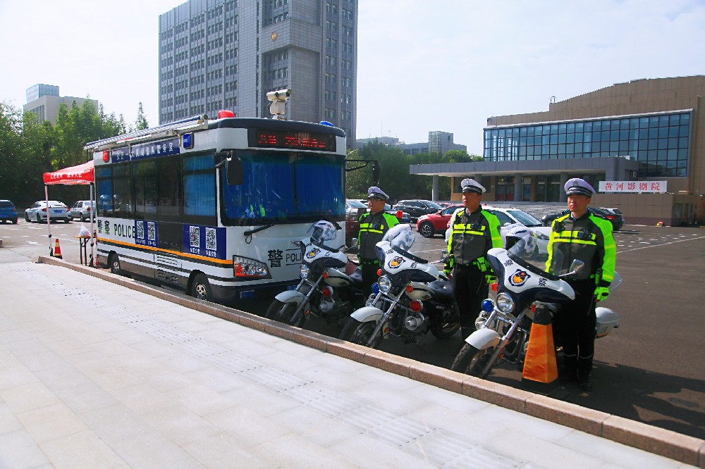 东营交警一大队：  创建府前大街文明交通示范街 全面助力高品质城市建设